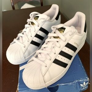 Adidas OG Superstar White w/ Black stripe 
big kid 5 1/2  = Women 7- 7.5